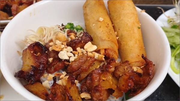 Bún Thịt Nướng Chả Giò